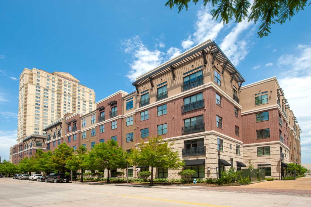 Caroline Post Oak; one two three bedroom pet friendly apartments and townhomes for rent in Uptown Houston Texas near Galleria Memorial Park